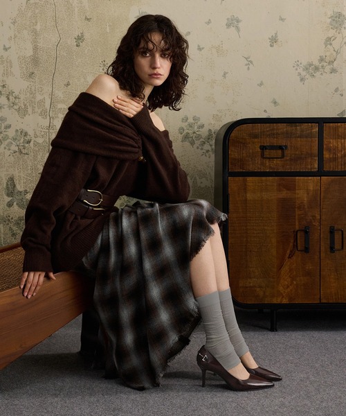 CHARLES & KEITH(チャールズ & キース)の「Erinna エリンナ メタリックアクセントポインテッドトゥパンプス(パンプス・レディース・バーガンディー/ブラック系その他7・22cm/22.5cm/23cm/23.5cm/24.5cm/25cm/25.5cm)」の3枚目の写真