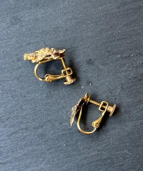 m.soeur(エムスール)の「アジサイのイヤリング*brass(イヤリング・レディース・ゴールド・FREE)」の5枚目の写真