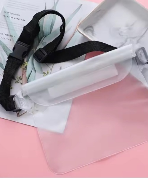 ammy.（エイミードット）の「【 ammy. / エイミードット 】 ビニール  防水 ミニ ウェストポーチ（ボディバッグ/ウエストポーチ・レディース・ブラック/イエロー/オレンジ/ホワイト/グリーン/ピンク・FREE）」の2枚目の写真