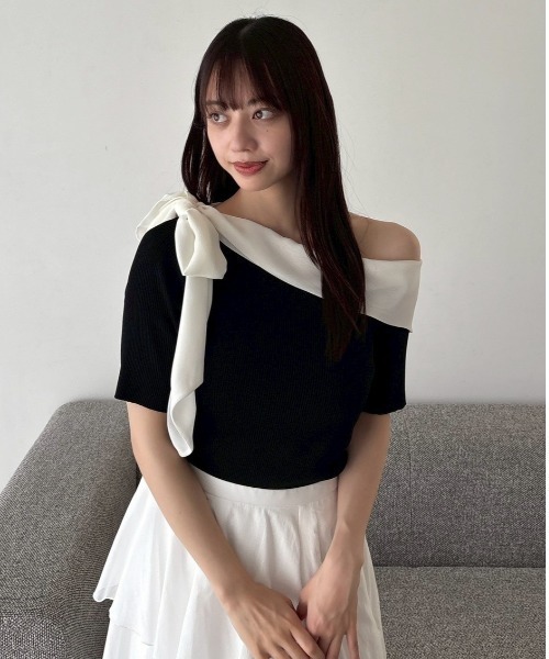 FRAY I.D（フレイアイディー）の「シフォンリボンオフショルニット（ニット/セーター・レディース・ブラウン/ブラック/ブルー・F）」の2枚目の写真