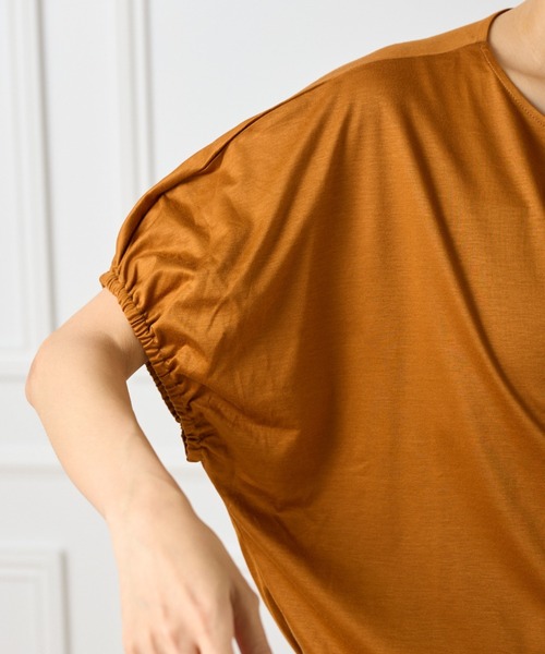 INED(イネド)の「ギザリヨセルスムース ボートネックドルマンカットソー(Tシャツ/カットソー・レディース・モカ/ブラック/ブラウン系その他/オフホワイト・9号)」の15枚目の写真