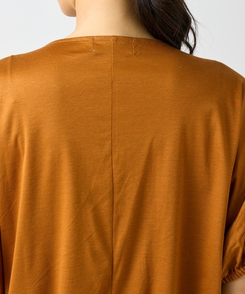 INED(イネド)の「ギザリヨセルスムース ボートネックドルマンカットソー(Tシャツ/カットソー・レディース・モカ/ブラック/ブラウン系その他/オフホワイト・9号)」の5枚目の写真