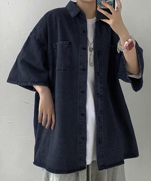 THE HITSS（ヒッツ）の「ワンポイント オーバーサイズ デニムシャツ 半袖（シャツ/ブラウス・メンズ・ブラック/ブルー・FREE）」の5枚目の写真