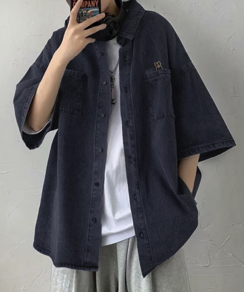 THE HITSS（ヒッツ）の「ワンポイント オーバーサイズ デニムシャツ 半袖（シャツ/ブラウス・メンズ・ブラック/ブルー・FREE）」の4枚目の写真