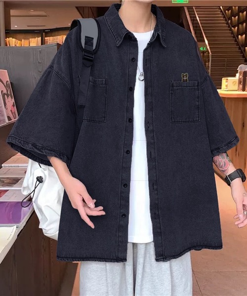 THE HITSS（ヒッツ）の「ワンポイント オーバーサイズ デニムシャツ 半袖（シャツ/ブラウス・メンズ・ブラック/ブルー・FREE）」の3枚目の写真