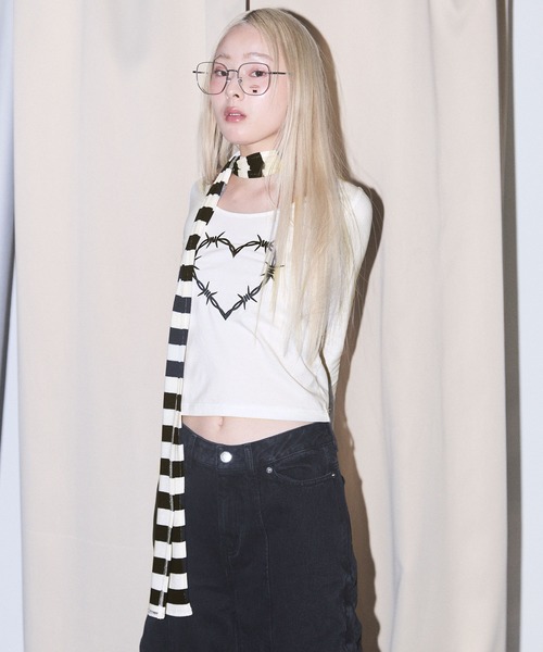 Heart Tattoo（ハートタトゥー）の「Scarf-Set Logo Long Sleeve Tee / スカーフ付き ロゴロンTee（Tシャツ/カットソー・レディース・ホワイト系/ブラック系・FREE）」の3枚目の写真