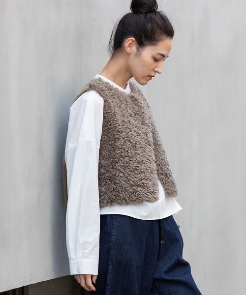 Munich（ミューニック）の「カーリーフェイクファー×シープボアリバーシブルジレ（その他アウター・レディース・カーキ/ライトベージュ/ブラック・FREE）」の5枚目の写真