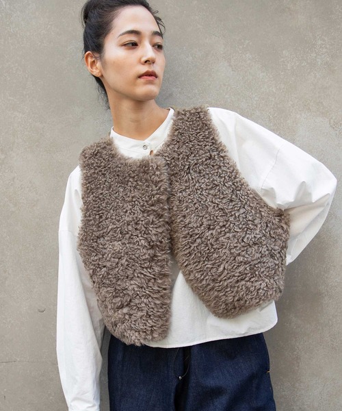 Munich（ミューニック）の「カーリーフェイクファー×シープボアリバーシブルジレ（その他アウター・レディース・カーキ/ライトベージュ/ブラック・FREE）」の10枚目の写真