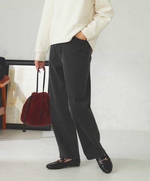 a.v.v（アーヴェヴェ）の「ストレッチデニムストレートパンツ（デニムパンツ・レディース・ブルー/ネイビー/チャコールグレー・38/40/34/36/42）」の2枚目の写真