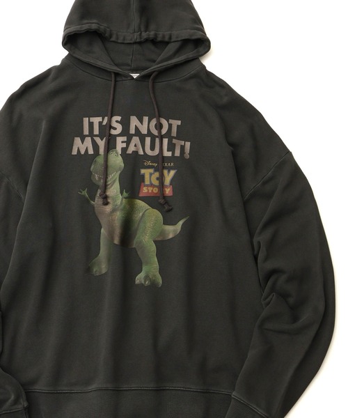 Disney(ディズニー)の「【Disneycollection/ディズニーコレクション】ヴィンテージピグメント加工アソートデザイン 裏毛 プルオーバーパーカー(パーカー・メンズ・ブラック系2/ブラック系3/ブラック系1/ブラック系その他2/ブラック系9/ブラック系8/ブラック系6/ブラック系/ブラック系その他/ブラック系4/ブラック系その他3/ブラック系5/ブラック系7・L/M/XL)」の5枚目の写真