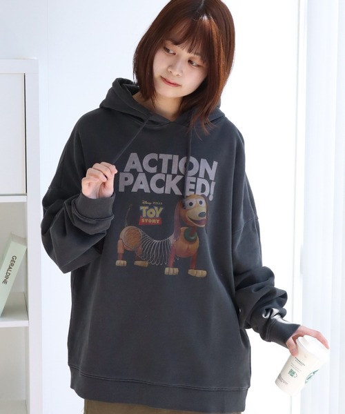 Disney(ディズニー)の「【Disneycollection/ディズニーコレクション】ヴィンテージピグメント加工アソートデザイン 裏毛 プルオーバーパーカー(パーカー・メンズ・ブラック系2/ブラック系3/ブラック系1/ブラック系その他2/ブラック系9/ブラック系8/ブラック系6/ブラック系/ブラック系その他/ブラック系4/ブラック系その他3/ブラック系5/ブラック系7・L/M/XL)」の8枚目の写真