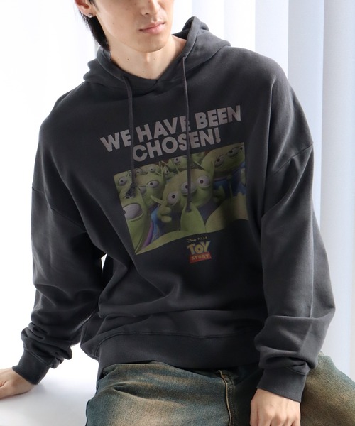 Disney(ディズニー)の「【Disneycollection/ディズニーコレクション】ヴィンテージピグメント加工アソートデザイン 裏毛 プルオーバーパーカー(パーカー・メンズ・ブラック系2/ブラック系3/ブラック系1/ブラック系その他2/ブラック系9/ブラック系8/ブラック系6/ブラック系/ブラック系その他/ブラック系4/ブラック系その他3/ブラック系5/ブラック系7・L/M/XL)」の12枚目の写真