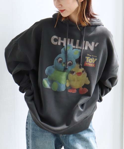 Disney(ディズニー)の「【Disneycollection/ディズニーコレクション】ヴィンテージピグメント加工アソートデザイン 裏毛 プルオーバーパーカー(パーカー・メンズ・ブラック系2/ブラック系3/ブラック系1/ブラック系その他2/ブラック系9/ブラック系8/ブラック系6/ブラック系/ブラック系その他/ブラック系4/ブラック系その他3/ブラック系5/ブラック系7・L/M/XL)」の13枚目の写真