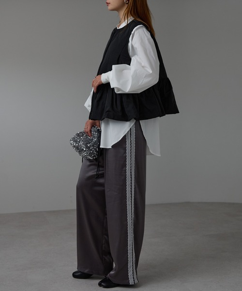 r.（アールドット）の「キルティング　ペプラムベスト（ダウンベスト・レディース・モカ/キナリ/ブラック・FREE）」の11枚目の写真