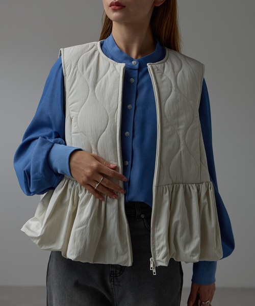 r.（アールドット）の「キルティング　ペプラムベスト（ダウンベスト・レディース・モカ/キナリ/ブラック・FREE）」の15枚目の写真