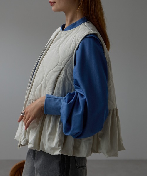 r.（アールドット）の「キルティング　ペプラムベスト（ダウンベスト・レディース・モカ/キナリ/ブラック・FREE）」の18枚目の写真