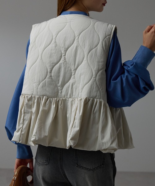 r.（アールドット）の「キルティング　ペプラムベスト（ダウンベスト・レディース・モカ/キナリ/ブラック・FREE）」の17枚目の写真