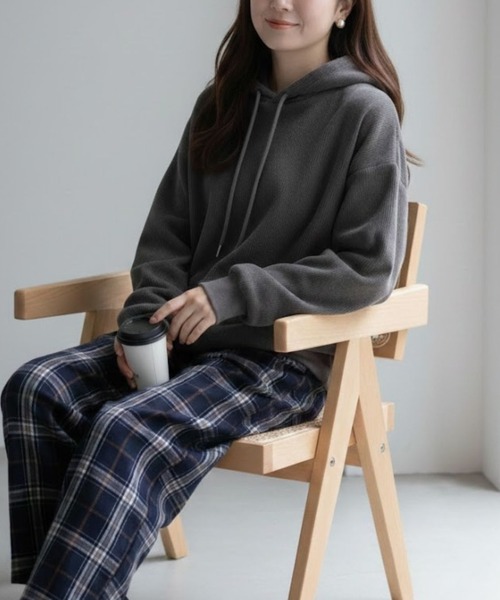 Mac-House(マックハウス)の「Idnes ベロアサーマルパーカ(パーカー・レディース・グレー/オフホワイト/ブラウン・M)」の14枚目の写真