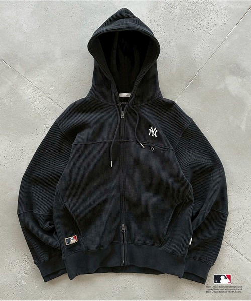 Perushu × MLB コラボ切り替えデザインサーマルジップフーディ