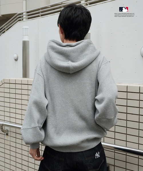 Perushu（ペルーシュ）の「Perushu × MLB コラボ切り替えデザインサーマルジップフーディ（パーカー・メンズ・ブラック/ブラウン/ライトグレー/ネイビー・MEDIUM/LARGE/SMALL）」の20枚目の写真