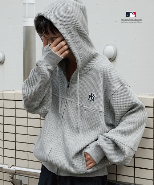 Perushu（ペルーシュ）の「Perushu × MLB コラボ切り替えデザインサーマルジップフーディ（パーカー・メンズ・ブラック/ブラウン/ライトグレー/ネイビー・MEDIUM/LARGE/SMALL）」の21枚目の写真