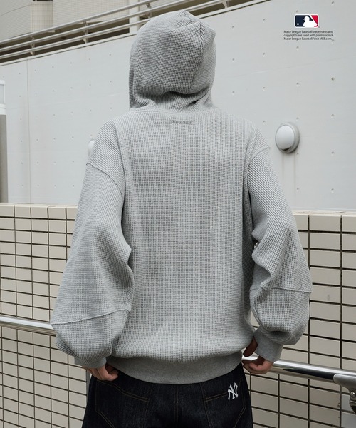 Perushu（ペルーシュ）の「Perushu × MLB コラボ切り替えデザインサーマルジップフーディ（パーカー・メンズ・ブラック/ブラウン/ライトグレー/ネイビー・MEDIUM/LARGE/SMALL）」の22枚目の写真