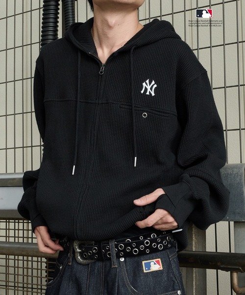 Perushu（ペルーシュ）の「Perushu × MLB コラボ切り替えデザインサーマルジップフーディ（パーカー・メンズ・ブラック/ブラウン/ライトグレー/ネイビー・MEDIUM/LARGE/SMALL）」の6枚目の写真