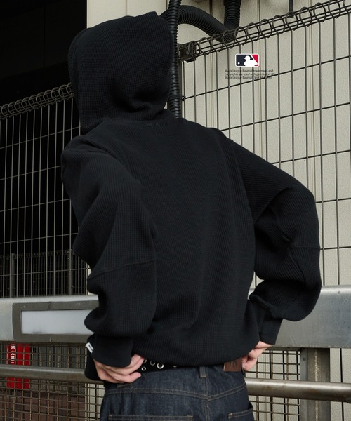 Perushu（ペルーシュ）の「Perushu × MLB コラボ切り替えデザインサーマルジップフーディ（パーカー・メンズ・ブラック/ブラウン/ライトグレー/ネイビー・MEDIUM/LARGE/SMALL）」の12枚目の写真