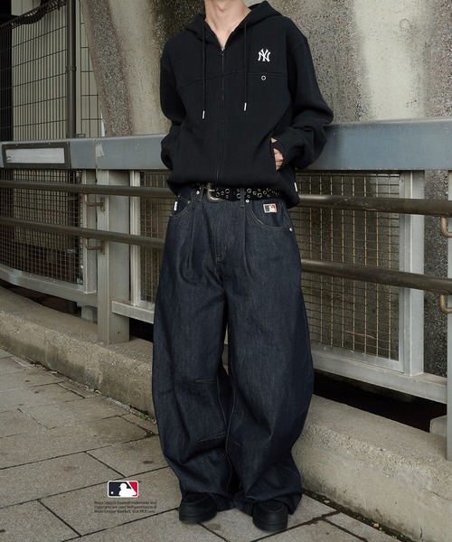 Perushu（ペルーシュ）の「Perushu × MLB コラボ切り替えデザインサーマルジップフーディ（パーカー・メンズ・ブラック/ブラウン/ライトグレー/ネイビー・MEDIUM/LARGE/SMALL）」の9枚目の写真