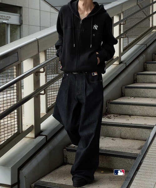 Perushu × MLB コラボ切り替えデザインサーマルジップフーディ