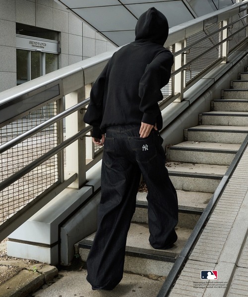 Perushu × MLB コラボ切り替えデザインサーマルジップフーディ