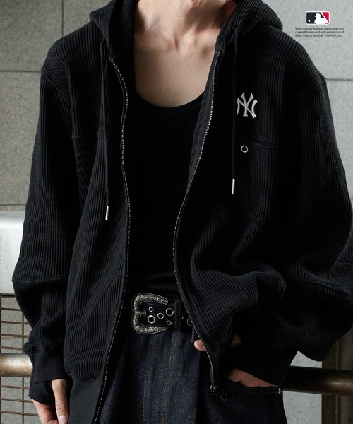 Perushu（ペルーシュ）の「Perushu × MLB コラボ切り替えデザインサーマルジップフーディ（パーカー・メンズ・ブラック/ブラウン/ライトグレー/ネイビー・MEDIUM/LARGE/SMALL）」の5枚目の写真