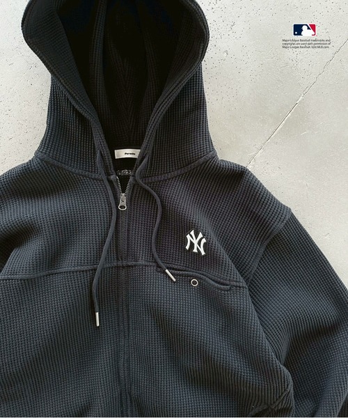 Perushu（ペルーシュ）の「Perushu × MLB コラボ切り替えデザインサーマルジップフーディ（パーカー・メンズ・ブラック/ブラウン/ライトグレー/ネイビー・MEDIUM/LARGE/SMALL）」の17枚目の写真