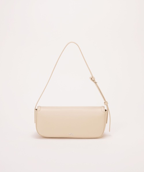 EFOLE（エフォル）の「【ZOZO限定】Flap wide shoulder/フラップワイドショルダー（ショルダーバッグ・レディース・ブラック/オフホワイト・FREE）」の4枚目の写真