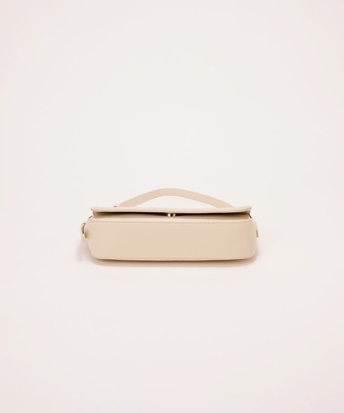 EFOLE（エフォル）の「【ZOZO限定】Flap wide shoulder/フラップワイドショルダー（ショルダーバッグ・レディース・ブラック/オフホワイト・FREE）」の5枚目の写真