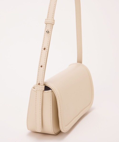 EFOLE（エフォル）の「【ZOZO限定】Flap wide shoulder/フラップワイドショルダー（ショルダーバッグ・レディース・ブラック/オフホワイト・FREE）」の7枚目の写真