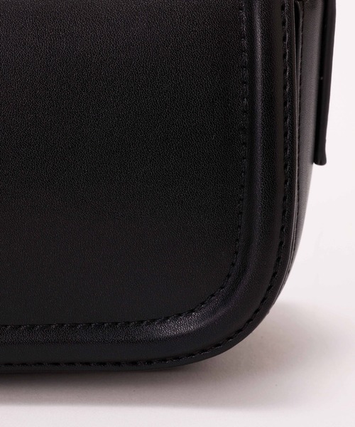 EFOLE（エフォル）の「【ZOZO限定】Flap wide shoulder/フラップワイドショルダー（ショルダーバッグ・レディース・ブラック/オフホワイト・FREE）」の12枚目の写真
