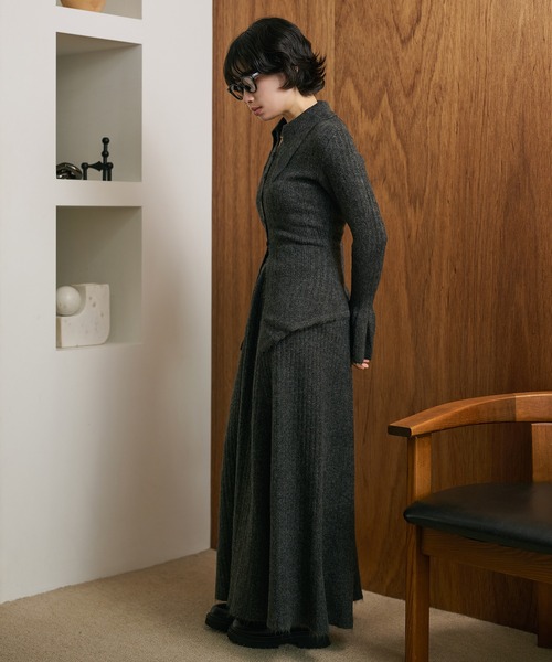 LAULEN（ローレン）の「front slit collared button knit set up /フロントスリットボタン襟付きニットセットアップ（セットアップ・レディース・オートミール/ベージュ/チャコールグレー/ブラック・FREE）」の6枚目の写真