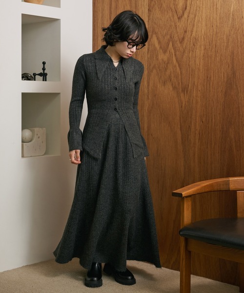 LAULEN（ローレン）の「front slit collared button knit set up /フロントスリットボタン襟付きニットセットアップ（セットアップ・レディース・オートミール/ベージュ/チャコールグレー/ブラック・FREE）」の8枚目の写真