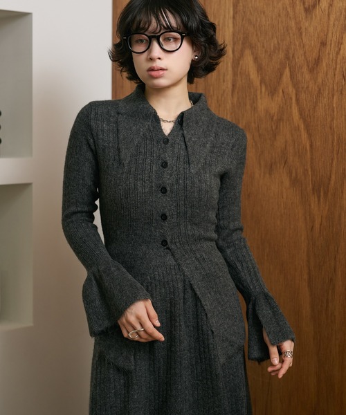 LAULEN（ローレン）の「front slit collared button knit set up /フロントスリットボタン襟付きニットセットアップ（セットアップ・レディース・オートミール/ベージュ/チャコールグレー/ブラック・FREE）」の9枚目の写真