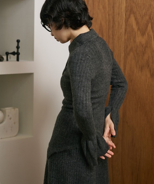 LAULEN（ローレン）の「front slit collared button knit set up /フロントスリットボタン襟付きニットセットアップ（セットアップ・レディース・オートミール/ベージュ/チャコールグレー/ブラック・FREE）」の10枚目の写真