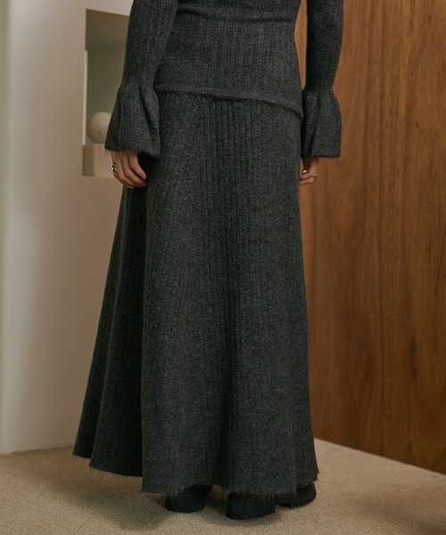 LAULEN（ローレン）の「front slit collared button knit set up /フロントスリットボタン襟付きニットセットアップ（セットアップ・レディース・オートミール/ベージュ/チャコールグレー/ブラック・FREE）」の15枚目の写真