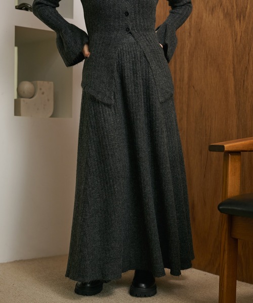 LAULEN（ローレン）の「front slit collared button knit set up /フロントスリットボタン襟付きニットセットアップ（セットアップ・レディース・オートミール/ベージュ/チャコールグレー/ブラック・FREE）」の16枚目の写真