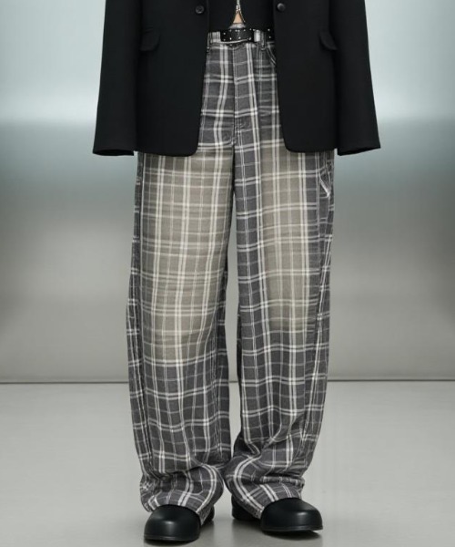 .KOM(ドットコム)の「A'GEM/9 × .kom 『.KOM/ドットケーオーエム』Check Fade Wide Denim/チェックフェードワイドデニム(デニムパンツ・レディース・ブラック・S/M)」の1枚目の写真
