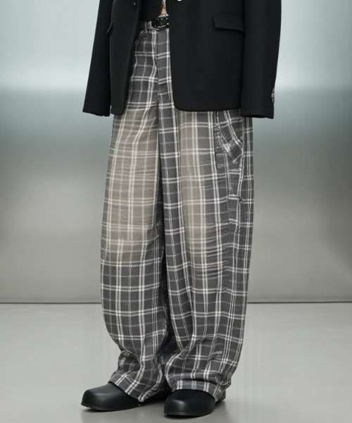 .KOM(ドットコム)の「A'GEM/9 × .kom 『.KOM/ドットケーオーエム』Check Fade Wide Denim/チェックフェードワイドデニム(デニムパンツ・レディース・ブラック・S/M)」の3枚目の写真