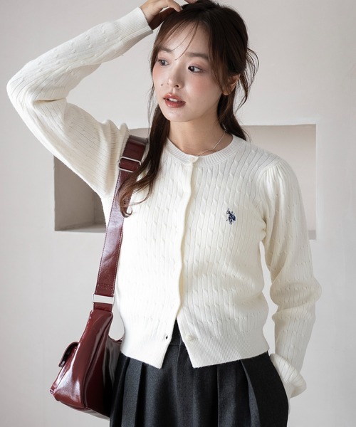 U.S. POLO ASSN.（ユーエスポロアッスン）の「∴WEGO/【26年春新作】USPOLO別注ケーブルニットカーディガン（カーディガン/ボレロ・レディース・グレー/アイボリー/ネイビー/ワイン・FREE）」の2枚目の写真