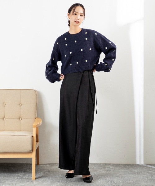 MILLION CARATS(ミリオンカラッツ)の「【美脚見えラップデザイン】体型カバーも叶う大人のワイドパンツ落ち感のある上品な素材と、動くたび揺れるシルエットがモードな雰囲気をプラス。サイドリボンとタック入りの立体感で腰回りをすっきり見せ、大人カジュアルからオフィスまで幅広く活躍。(その他パンツ・レディース・ブラック/グレー/ブラウン・FREE)」の9枚目の写真