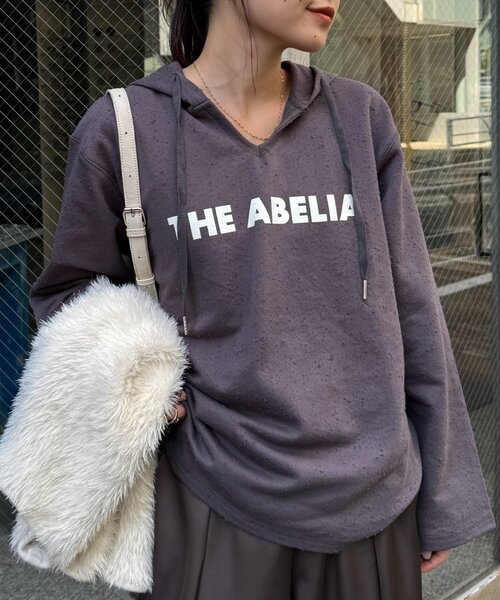 CIAOPANIC TYPY（チャオパニックティピー）の「ダメージ裏毛ロゴフーディー（Tシャツ/カットソー・レディース・ブラウン/チャコールグレー/オフホワイト・ONE SIZE）」の2枚目の写真