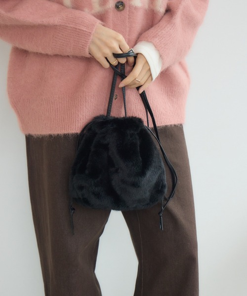 KATHARINE ROSS（キャサリンロス）の「【KATHARINE ROSS】エコファー　巾着ショルダーバッグ（ショルダーバッグ・レディース・モカ/その他1/ブラック/グレー・MEDIUM）」の8枚目の写真