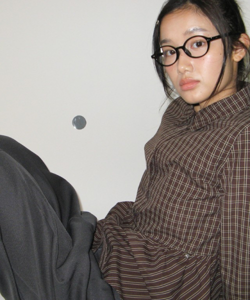 RONRON（ロンロン）の「RUFFLE CHECK SHIRT BROWN（シャツ/ブラウス・レディース・その他・FREE）」の4枚目の写真